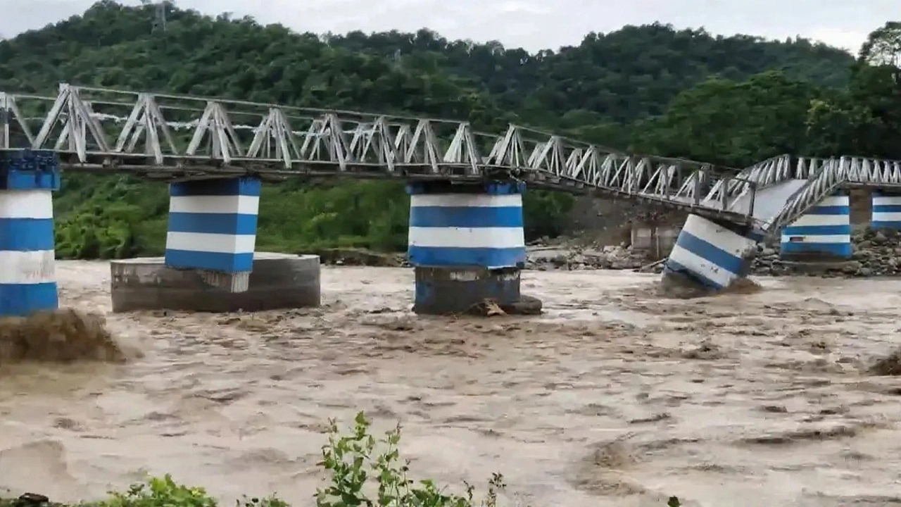 डार्जिलिंग में लैंडस्लाइड: 23 मौतें, डुडिया पुल फटा, मदद में देरी